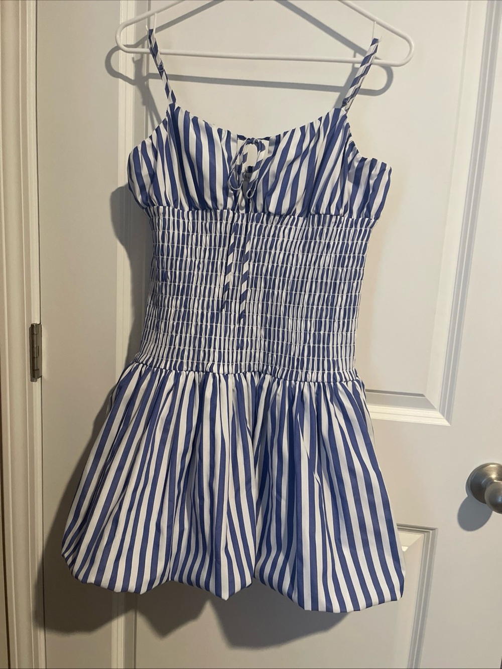 Gianni Bini Women’s L Blue and White Striped Drop Cinched waist Knee lengt Dress